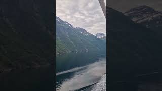 Fiordes da Noruega  Entrada em HellesyltGeiranger [upl. by Horatio714]