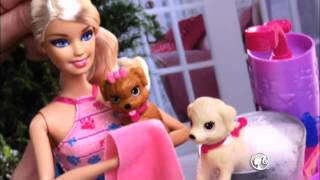 Barbie® et le bain des chiens  BarbieFrancais [upl. by Sucam]