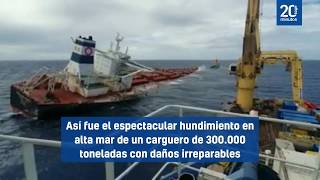 El espectacular hundimiento en alta mar de un carguero de 300000 toneladas [upl. by Htiduj]