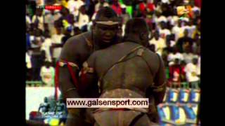 Bombardier vs Modou Lo  Le combat [upl. by Nagrom]