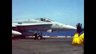 Despegue de un avión F18 desde el portaaviones USS Harry Truman [upl. by Milissent]