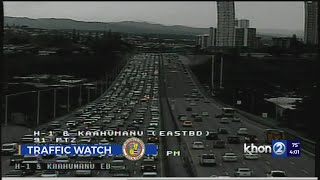 Traffic backing up on H1 after collision near Waipahu and Pearl City westbound [upl. by Latrina916]