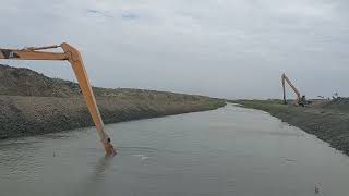 Long Reach excavator dredging canal in norway country [upl. by Anada]