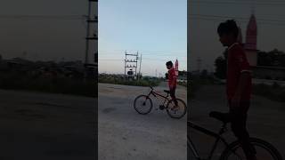 Pegs pe khade hokar stunt ✌🏻👀 Like l comment l share ljaipur explore youtube cycle [upl. by Leahcimrej]