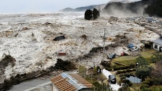 Ocean Overtops Wall  Japan Tsunami  La vidéo la plus choquante du tsunami au Japon [upl. by Yortal]