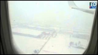 Landing PSV op besneeuwd Eindhoven Airport [upl. by Strickman]