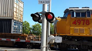 Union Pacific 8405 Intermodal Westbound Yosemite Street Railroad Crossing Roseville Ca [upl. by Demodena]