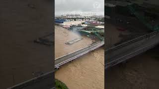 A barge narrowly misses a bridge on the Marikina River carinaph habagatph [upl. by Ecyned]