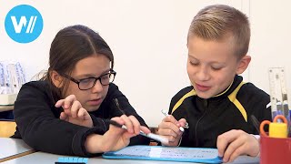 Éducation alternative  Une école primaire applique la pédagogie Freinet [upl. by Adirahs]