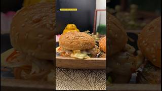 Kabhi ise bhi banake try karobaarbaar banaoge cheeseburger shorts easyrecipe trendingshorts [upl. by Merna7]