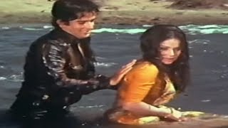 Shashi Kapoor amp Rakhee in forest  Jaanwar Aur Insaan  Bollywood Scene 415 [upl. by Varien862]