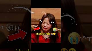 Jisoo broke her head 😂🤣 blackpink jisoo rosé jennie lisa shortsytshorts 100kview viralvideo [upl. by Elleb]