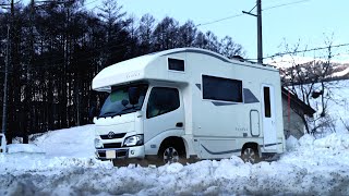 【雪中車中泊】スノーシューで歩く静寂の森｜キャンピングカー車中泊 [upl. by Teague]