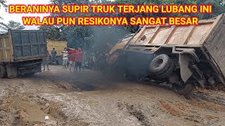 BERANINYA SUPIR TRUK TERJANG LUBANG INI WALAU PUN RESIKONYA BESAR [upl. by Rosemare]