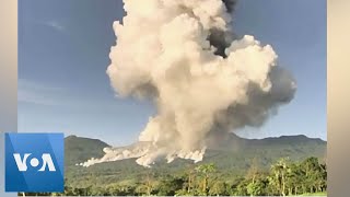 En video fuerte erupción del volcán Rincón de la Vieja en Costa Rica  El Espectador [upl. by Assena]