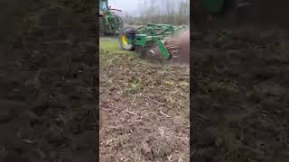 Testing John Deeres 2680H highspeed disc FarmLife JohnDeere farming deeresighting [upl. by Giana514]