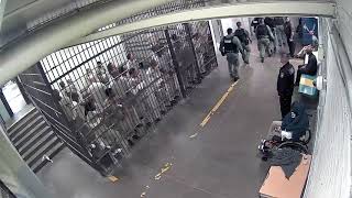 Inmates in Chicago clap for accused cop killer in jail [upl. by Maurie15]