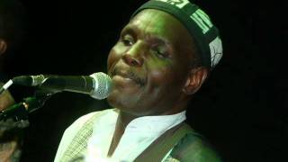 Oliver Mtukudzi  Yave Mbodza [upl. by Notlaw]