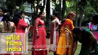 Ladies take blessings from Panditain  Karva Chauth celebration in Delhi [upl. by Anirdna]