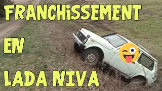 Lada Niva en franchissement [upl. by Giguere196]