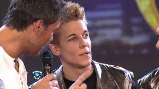 Showmatch 2012  Dos Alexander Caniggia en la pista de Showmatch [upl. by Coltin653]