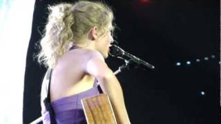 Taylor Swift Singing Bon Jovis Livin on a Prayer LIVE HD [upl. by Arela]