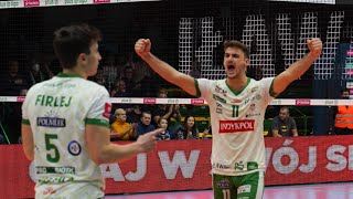 TJ DeFalco blocks Uros Kovacevic Polish Plusliga 2122 [upl. by Duck]