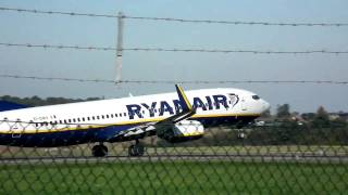 Ryanair Take off from Luton AirPort HD [upl. by Airet554]