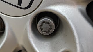 Honda lugs nuts removal without key [upl. by Erej]