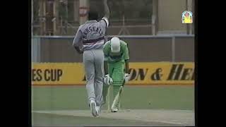 Malcolm Marshall at his lethal best Here he bowls Saleem Malik with a brilliant legcutter ODI 1988 [upl. by Miki]