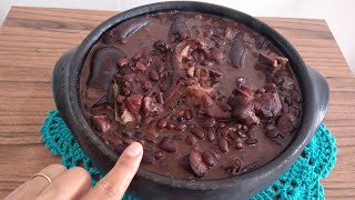 Feijoada Simples  Feijão preto com pé de porco [upl. by Etteniuqna]