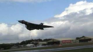 Vulcan XH558 Take Off amp 120 Degree Wingover [upl. by Bogusz595]