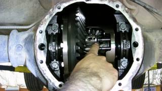 GM locking differential  how it works [upl. by Llehcim]