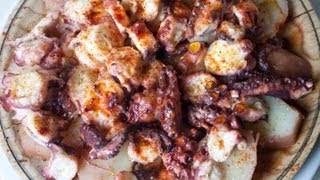 Pulpo con cachelos en la olla rápida [upl. by Nnalorac]