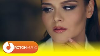 Alexandra Crisan  Mintema frumos Official Music Video [upl. by Selbbep]