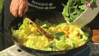 Na Pilar ens cuina unes tradicionals sopes mallorquines [upl. by Nedla]