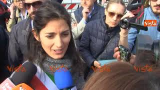 Linglese impeccabile di Virginia Raggi intervistata dalle TV straniere [upl. by Flossi]