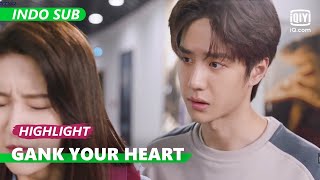 Wang Yibo melingkarkan mantelnya di pinggang Qiu INDO SUB  Gank Your Heart  iQiyi Indonesia [upl. by Yalahs]