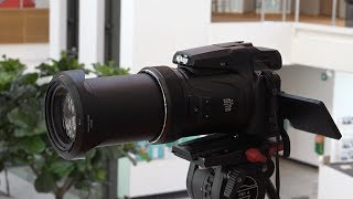 Review Unieke superzoomcamera kan 125 keer inzoomen  Nikon P1000 [upl. by Zellner]