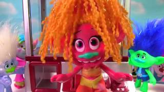 Trolls Movie Poppy Branch Play The CLAW Machine for Toys Surprises Save Fuzzbert Fizzy Toy Show [upl. by Haisej420]