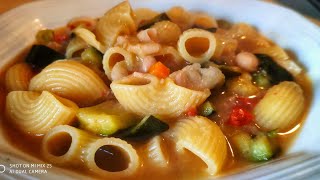 Pasta con fagioli cannellini e zucchine con pentola di terracottaCoccioRicetta facile facile [upl. by Natsuj620]