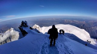 Alpinisme au Mont Blanc depuis le refuge du Goûter et l’arête des Bosses [upl. by Mercy]