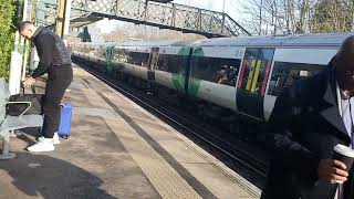 Southern train at Coulsdon South [upl. by Gnav]