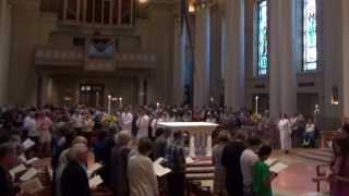 Praise To The Lord  Peuples criez de joie  French Mass Hymn [upl. by Laet553]