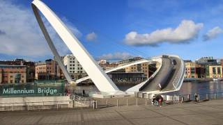 Gateshead Millennium Bridge Opening To Let a Ship Pass [upl. by Bik406]