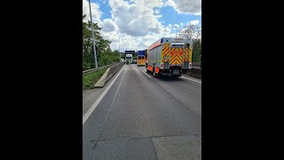 2 PKW  LKW kollidiert  1 Verletzte auf A565 hinter AS Endenich Richtung Beuel am 100424 [upl. by Angele242]