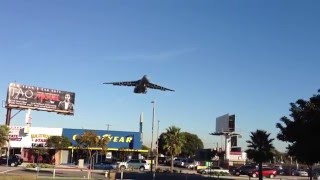 USAF C5 Galaxy landing at LAX [upl. by Alemat]