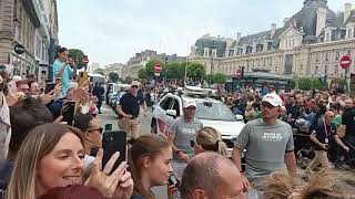 Rennes  Passage de la flamme olympique  la parade des bourgeois [upl. by Zales]