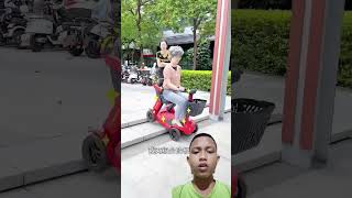 Sepeda Listrik Nenek ⁉️ scooty trendingshorts youtubeshorts [upl. by Akitahs376]