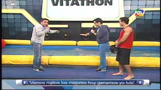 COMBATE Zumba empuja a la Pantera Gian Piero y Renzo Schuller orinan en la piscina 280613 [upl. by Eednil764]